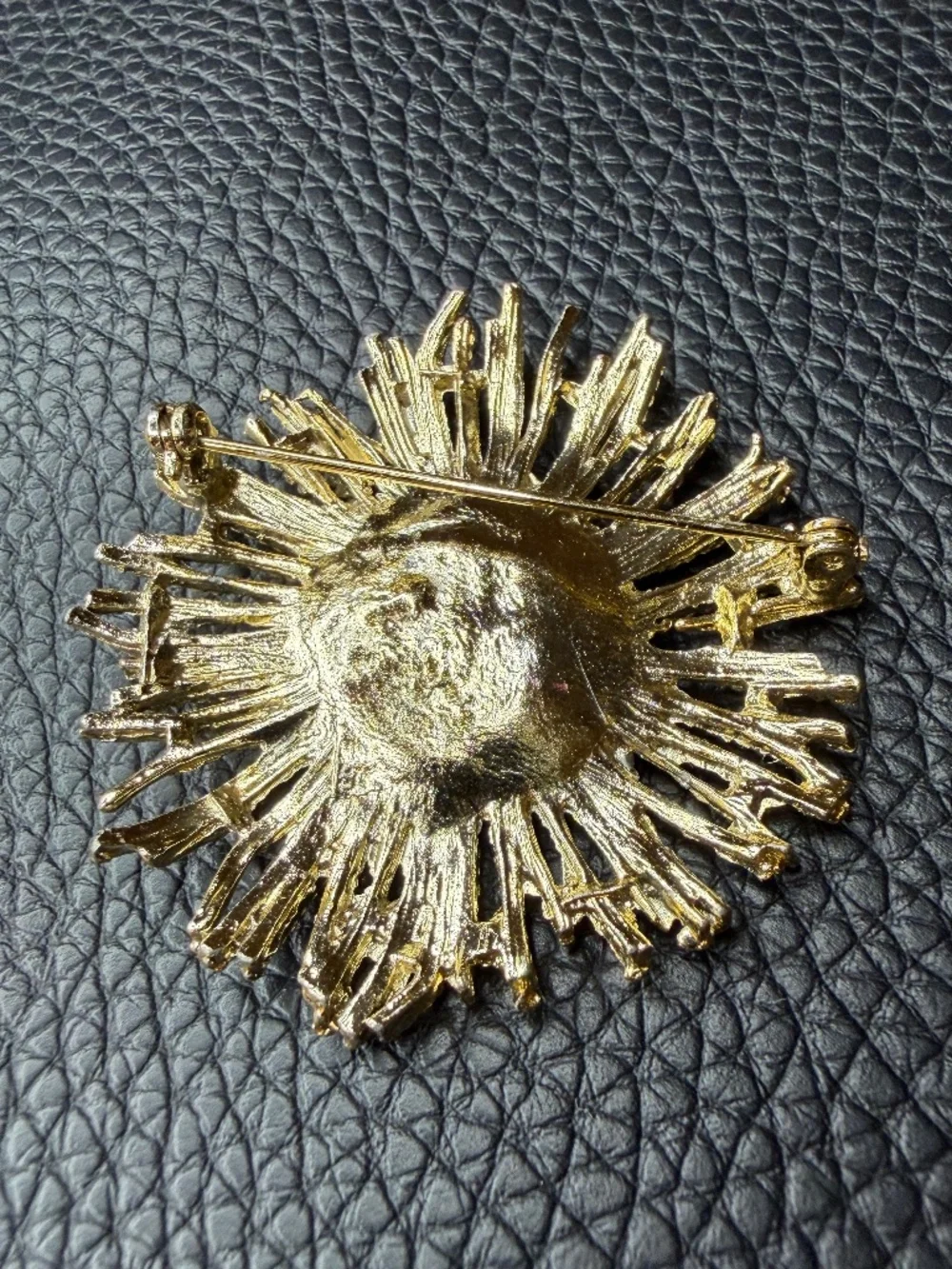 Vintage Gold Tone Starburst Brooch Pin w/Faux Pearl 2